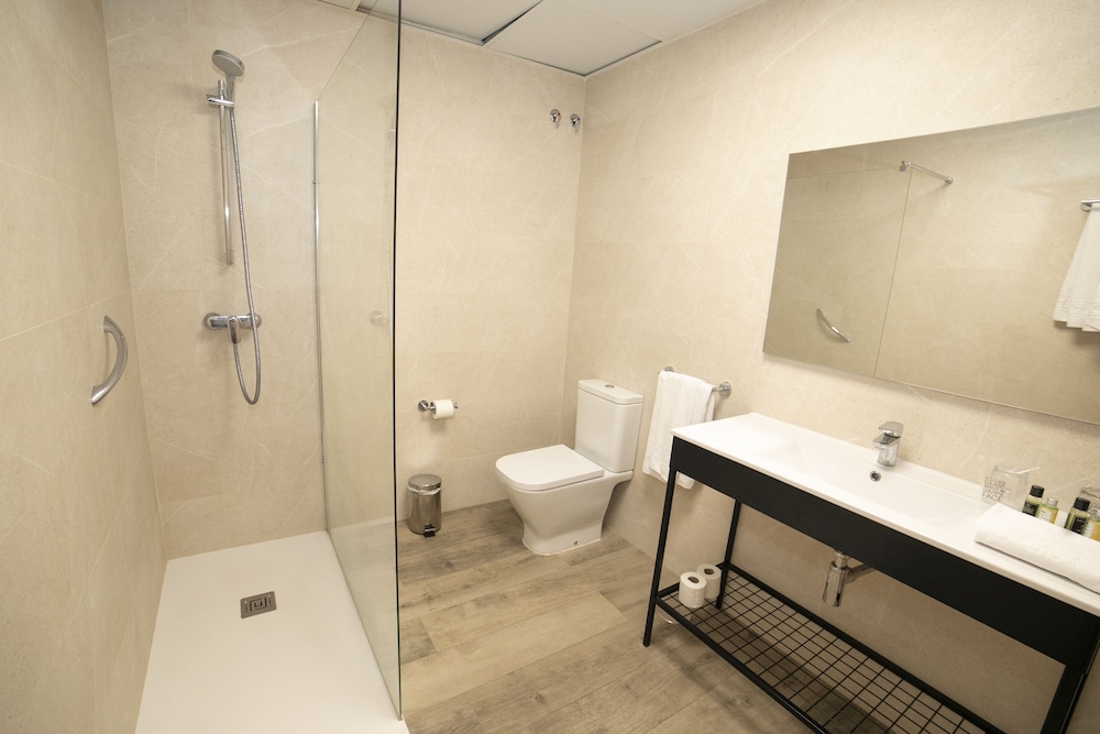 Aparthotel PYR Fuengirola — Hotel rooms in Fuengirola, Andalusia