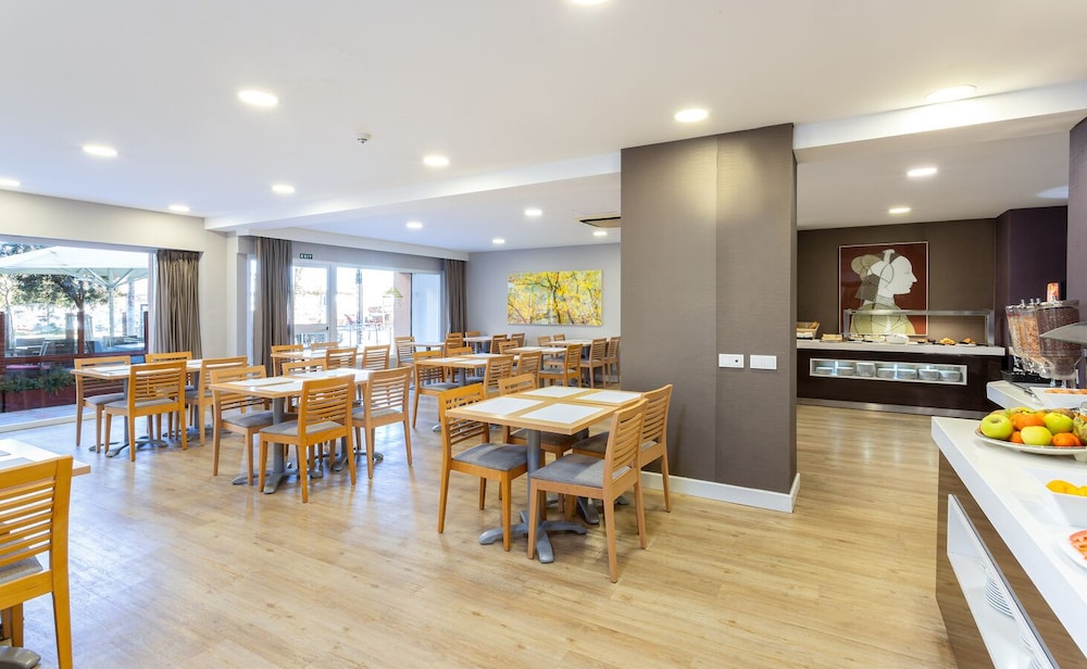 Aparthotel PYR Fuengirola — Restaurant & bars in Fuengirola, Andalusia