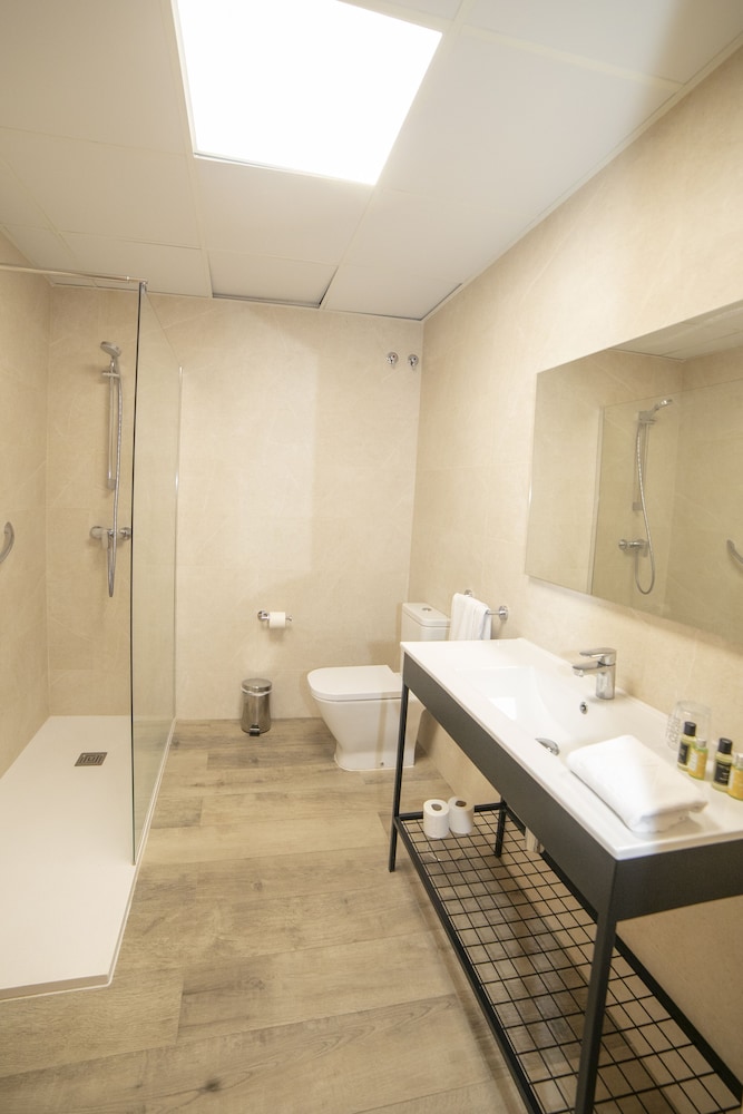 Aparthotel PYR Fuengirola — Hotel rooms in Fuengirola, Andalusia