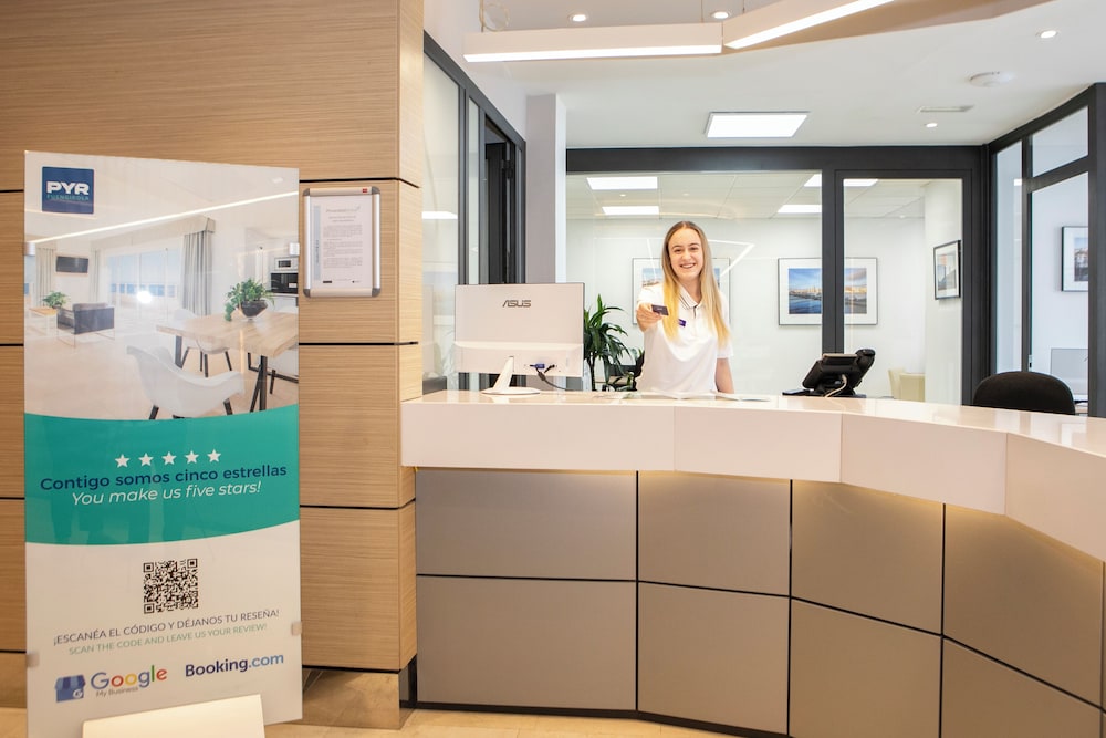 Aparthotel PYR Fuengirola — Hotel building in Fuengirola, Andalusia