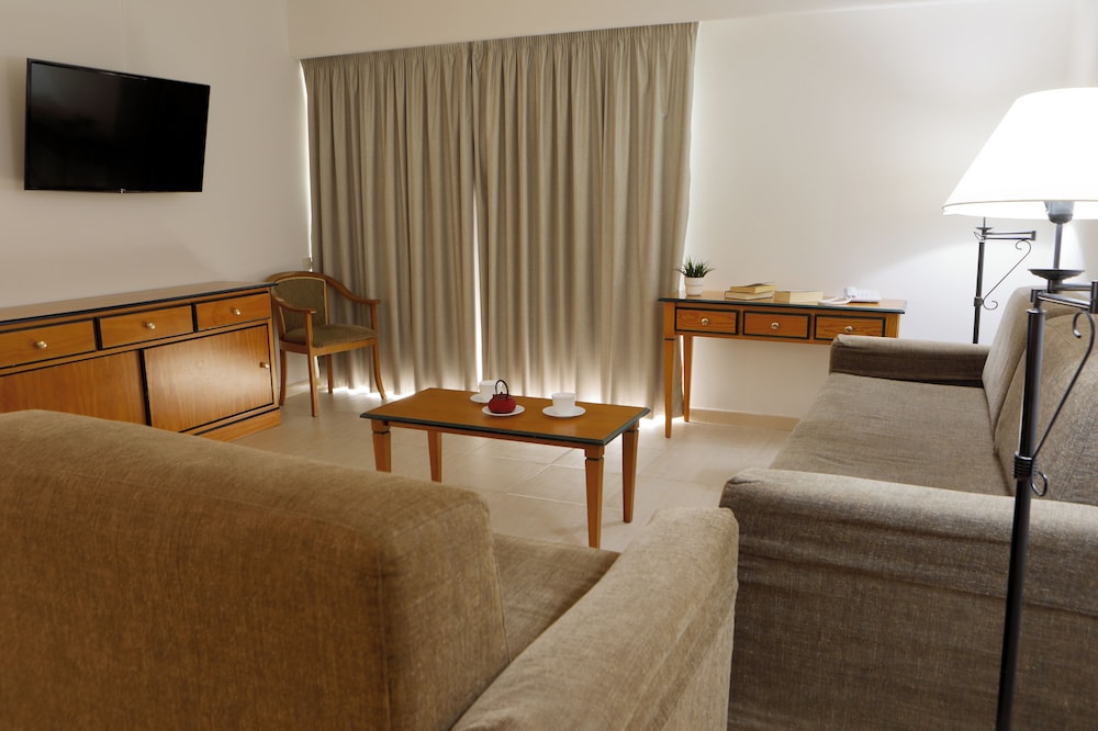Aparthotel PYR Fuengirola — Hotel rooms in Fuengirola, Andalusia