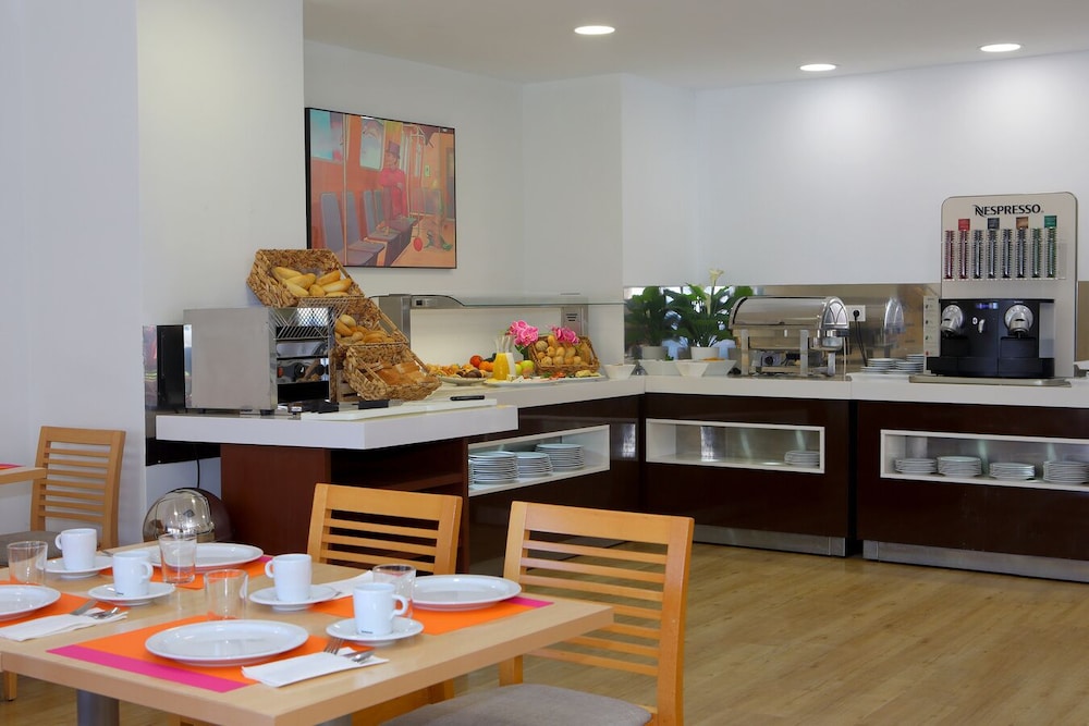 Aparthotel PYR Fuengirola — Restaurant & bars in Fuengirola, Andalusia