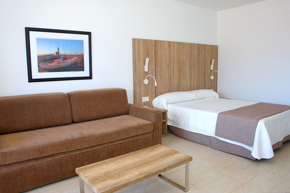 Aparthotel PYR Fuengirola — Hotel rooms in Fuengirola, Andalusia