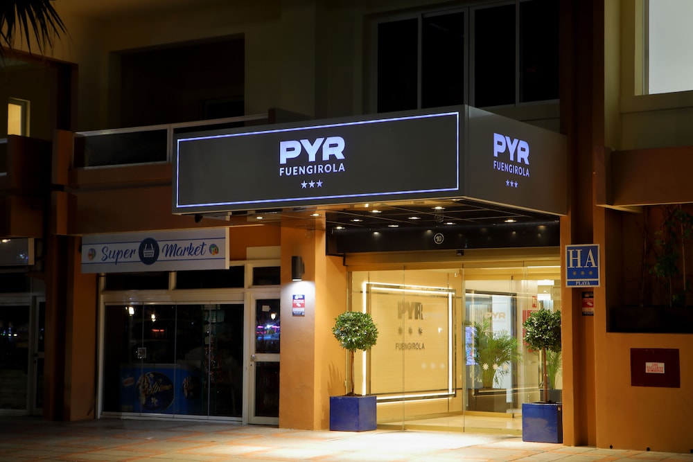 Aparthotel PYR Fuengirola — Hotel building in Fuengirola, Andalusia