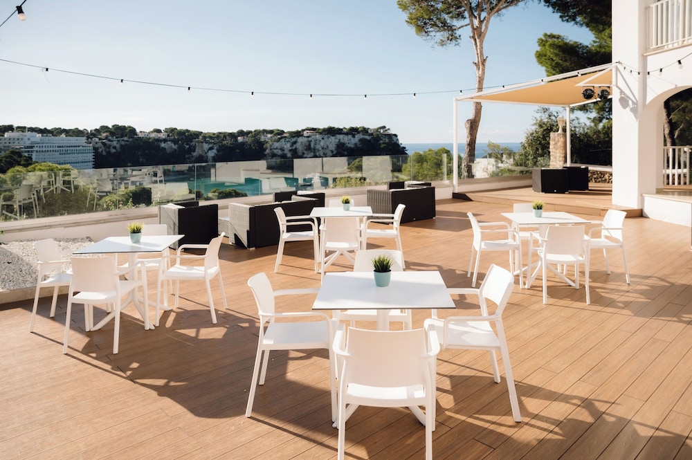 Comitas Floramar — Restaurant & bars in Cala Galdana, Balearic Islands