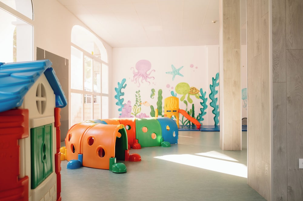 Comitas Floramar — Attractions for children in Cala Galdana, Balearic Islands