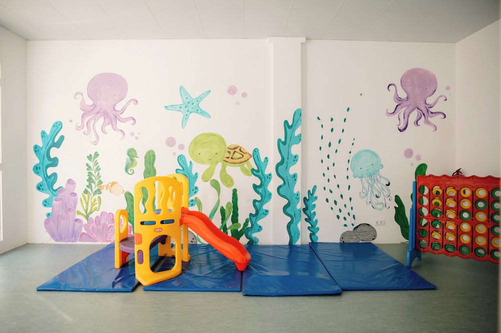 Comitas Floramar — Attractions for children in Cala Galdana, Balearic Islands