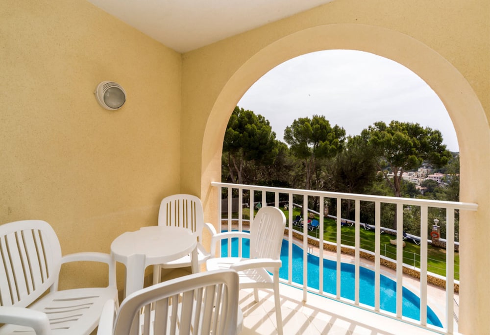 Comitas Floramar — Swimming pool in Cala Galdana, Balearic Islands