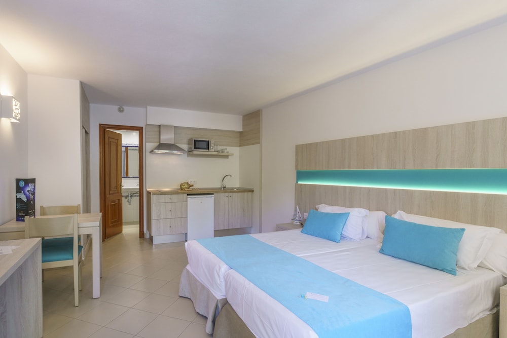 Comitas Floramar — Hotel rooms in Cala Galdana, Balearic Islands