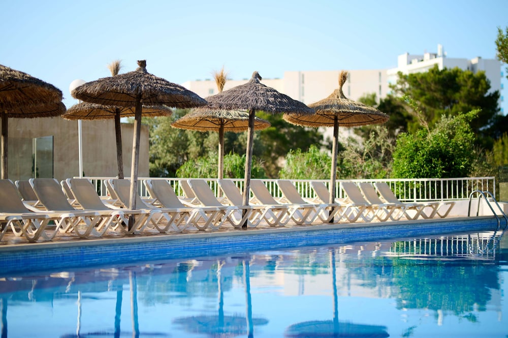 AluaSun Cala Antena- All Inclusive - Hyatt Inclusive Collection — Swimming pool in Calas de Mallorca, Balearic Islands