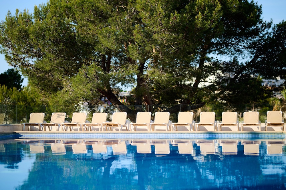 AluaSun Cala Antena- All Inclusive - Hyatt Inclusive Collection — Swimming pool in Calas de Mallorca, Balearic Islands