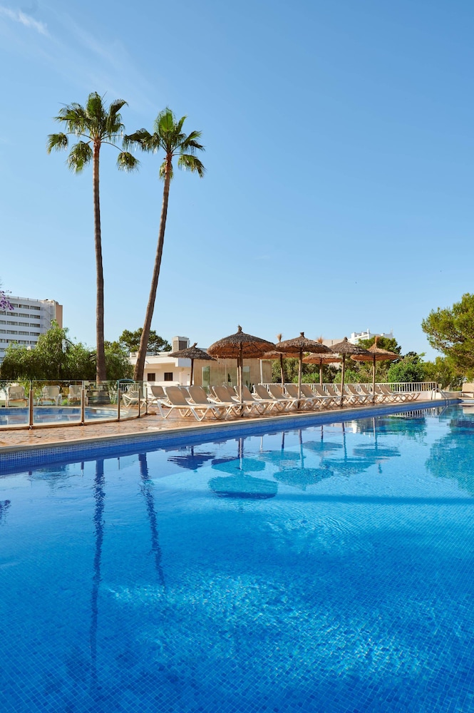 AluaSun Cala Antena- All Inclusive - Hyatt Inclusive Collection — Swimming pool in Calas de Mallorca, Balearic Islands