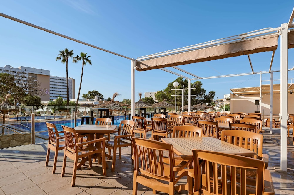 AluaSun Cala Antena- All Inclusive - Hyatt Inclusive Collection — Restaurant & bars in Calas de Mallorca, Balearic Islands