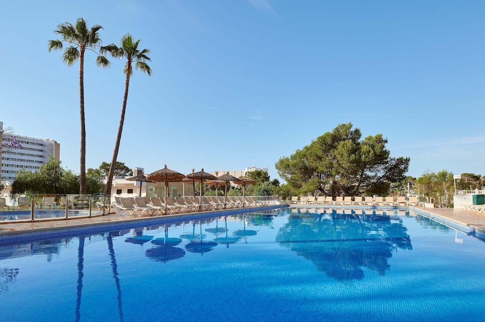 AluaSun Cala Antena- All Inclusive - Hyatt Inclusive Collection — Swimming pool in Calas de Mallorca, Balearic Islands