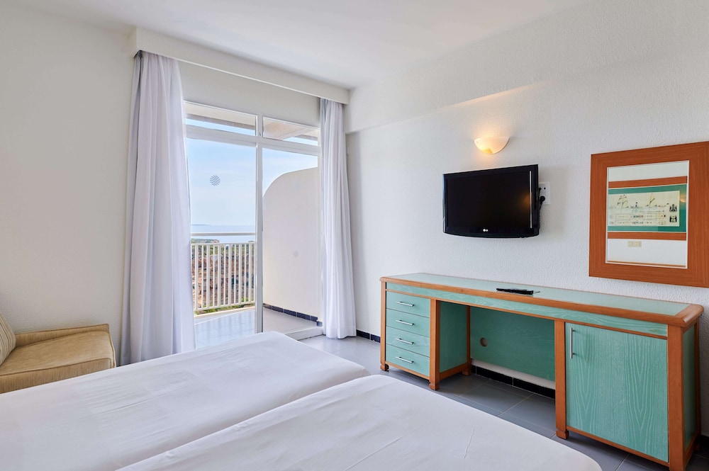 AluaSun Cala Antena- All Inclusive - Hyatt Inclusive Collection — Hotel rooms in Calas de Mallorca, Balearic Islands