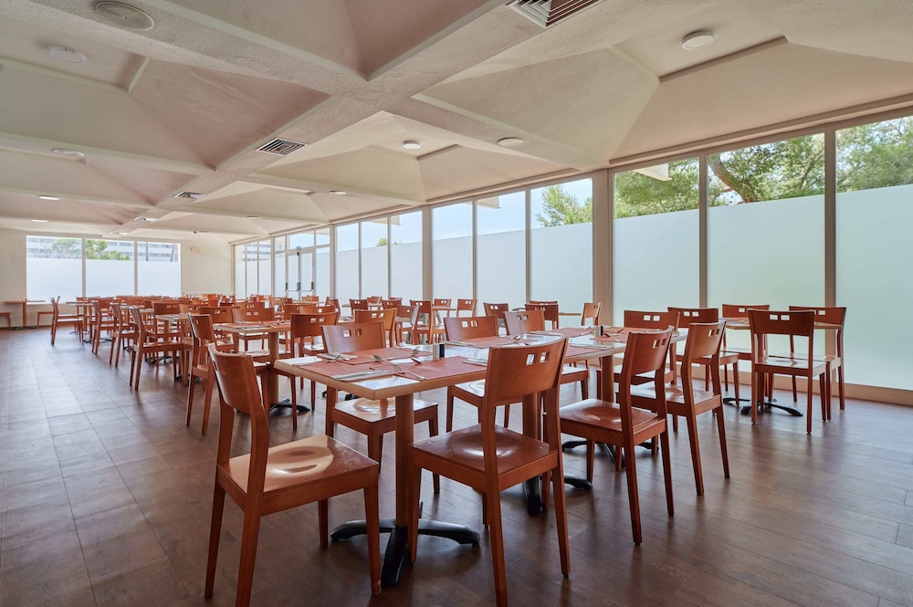 AluaSun Cala Antena- All Inclusive - Hyatt Inclusive Collection — Restaurant & bars in Calas de Mallorca, Balearic Islands