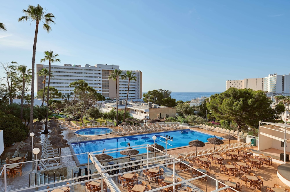 AluaSun Cala Antena- All Inclusive - Hyatt Inclusive Collection — Swimming pool in Calas de Mallorca, Balearic Islands