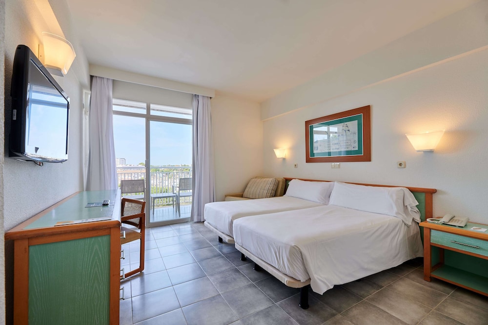 AluaSun Cala Antena- All Inclusive - Hyatt Inclusive Collection — Hotel rooms in Calas de Mallorca, Balearic Islands