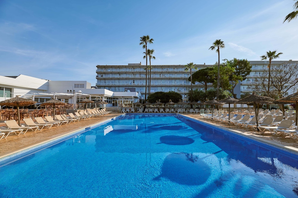 AluaSun Cala Antena- All Inclusive - Hyatt Inclusive Collection — Swimming pool in Calas de Mallorca, Balearic Islands