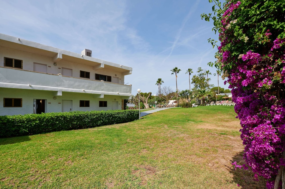 AluaSun Cala Antena- All Inclusive - Hyatt Inclusive Collection — Hotel building in Calas de Mallorca, Balearic Islands