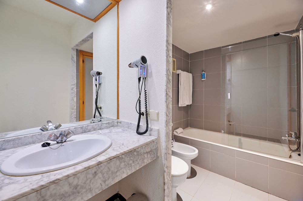 AluaSun Cala Antena- All Inclusive - Hyatt Inclusive Collection — Hotel rooms in Calas de Mallorca, Balearic Islands