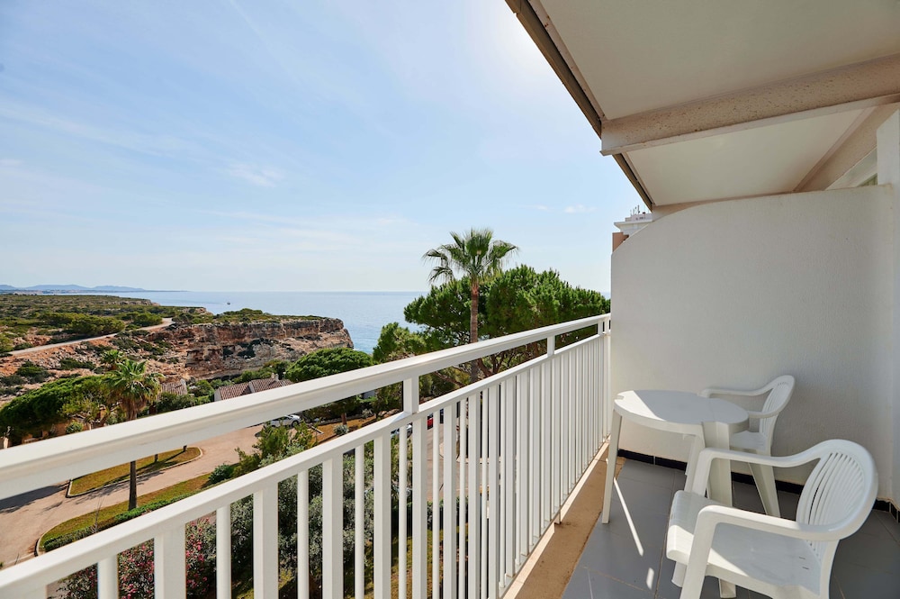 AluaSun Cala Antena- All Inclusive - Hyatt Inclusive Collection — Hotel rooms in Calas de Mallorca, Balearic Islands