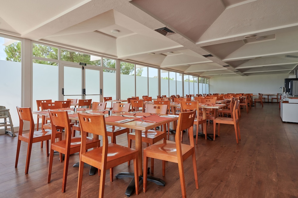 AluaSun Cala Antena- All Inclusive - Hyatt Inclusive Collection — Restaurant & bars in Calas de Mallorca, Balearic Islands