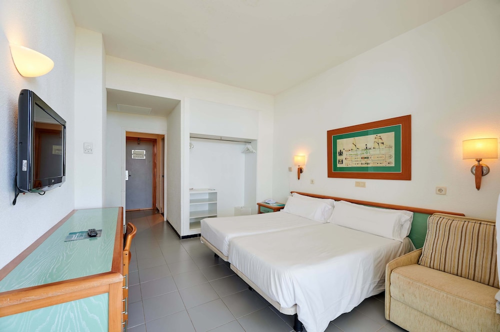 AluaSun Cala Antena- All Inclusive - Hyatt Inclusive Collection — Hotel rooms in Calas de Mallorca, Balearic Islands