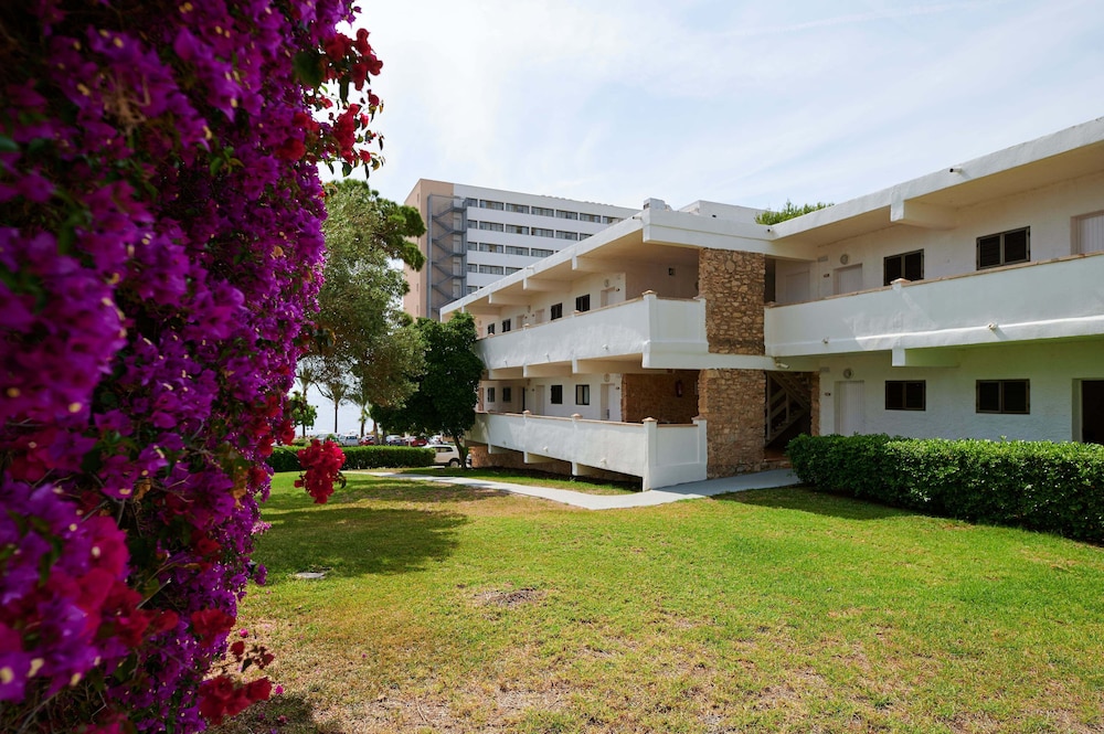AluaSun Cala Antena- All Inclusive - Hyatt Inclusive Collection — Hotel building in Calas de Mallorca, Balearic Islands