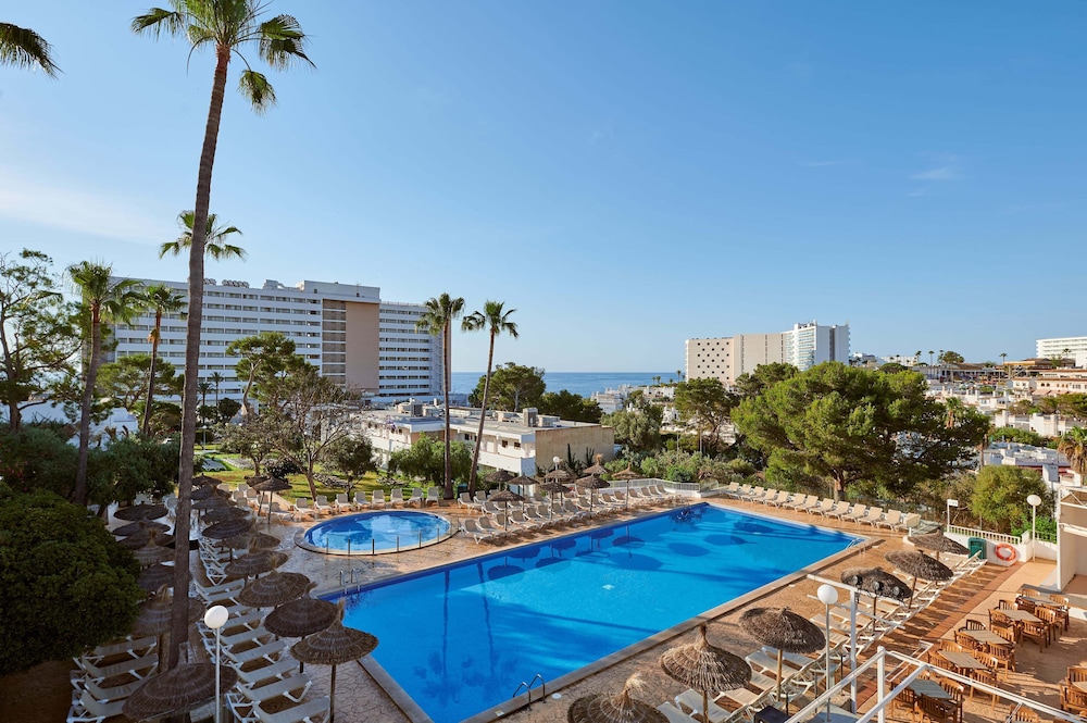 AluaSun Cala Antena- All Inclusive - Hyatt Inclusive Collection — Swimming pool in Calas de Mallorca, Balearic Islands