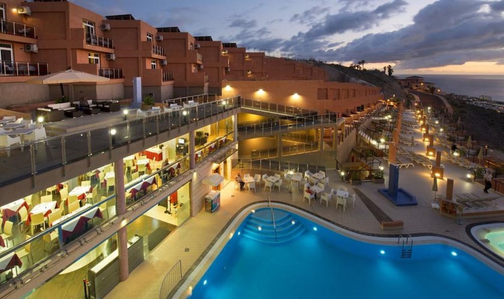 Kn Aparthotel Panoramica Heights — Hotel building in Costa Adeje, Canary Islands