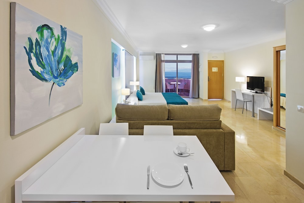 Kn Aparthotel Panoramica Heights — Hotel rooms in Costa Adeje, Canary Islands