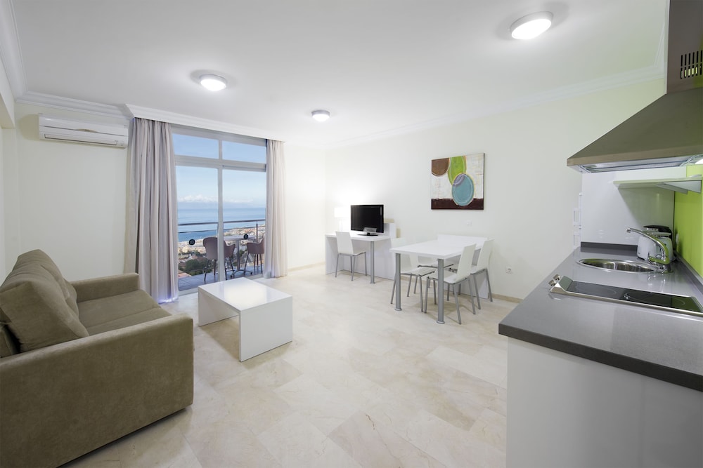 Kn Aparthotel Panoramica Heights — Hotel rooms in Costa Adeje, Canary Islands