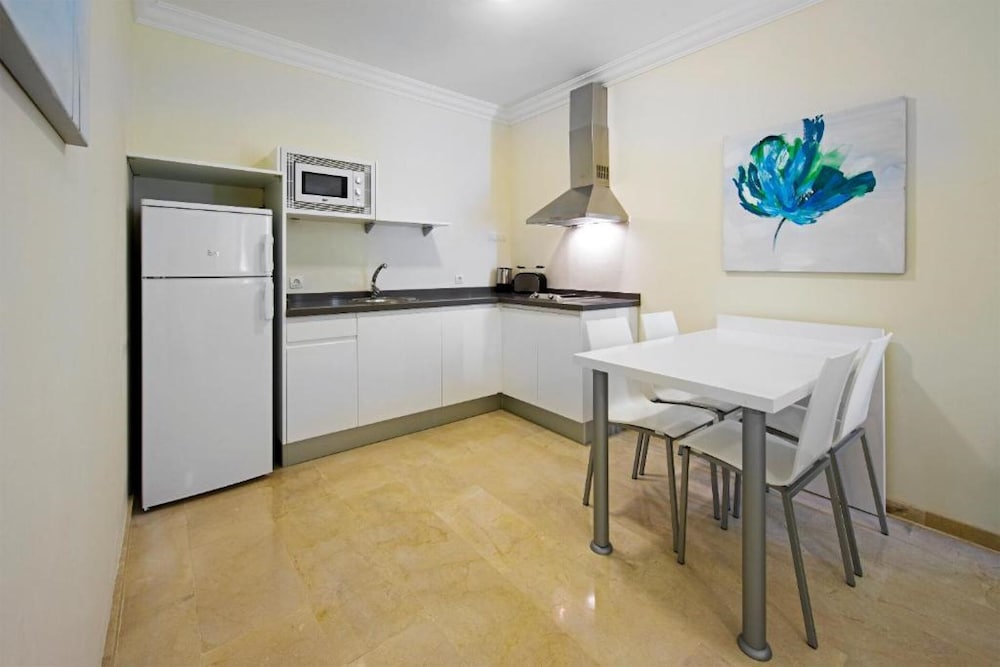 Kn Aparthotel Panoramica Heights — Hotel rooms in Costa Adeje, Canary Islands