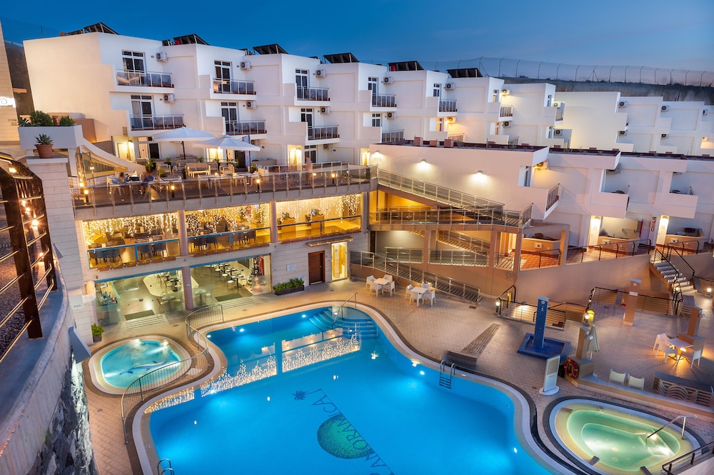 Kn Aparthotel Panoramica Heights — Hotel building in Costa Adeje, Canary Islands