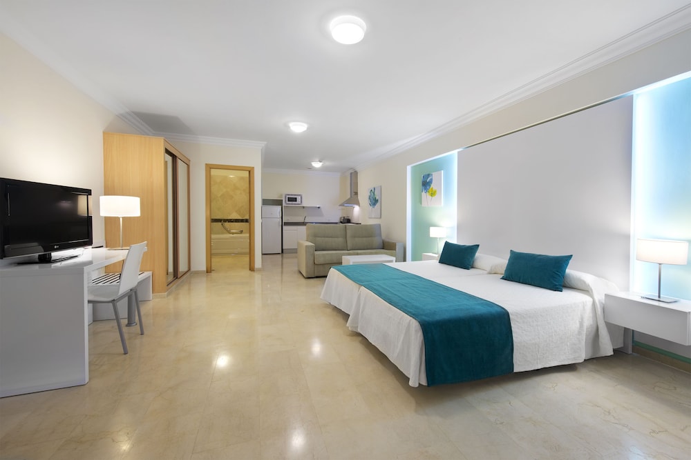 Kn Aparthotel Panoramica Heights — Hotel rooms in Costa Adeje, Canary Islands