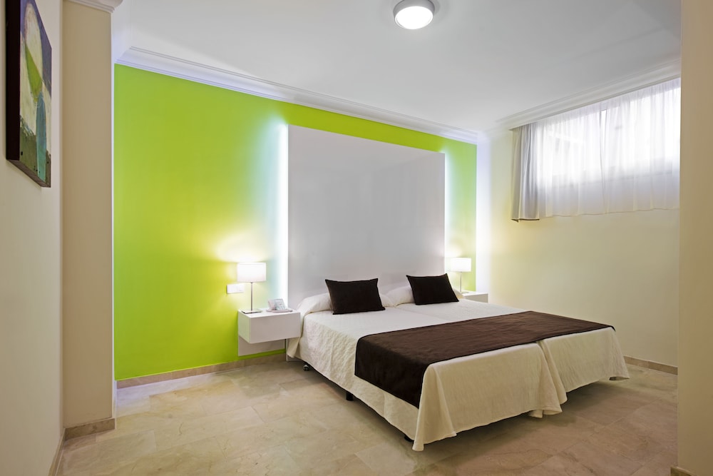 Kn Aparthotel Panoramica Heights — Hotel rooms in Costa Adeje, Canary Islands