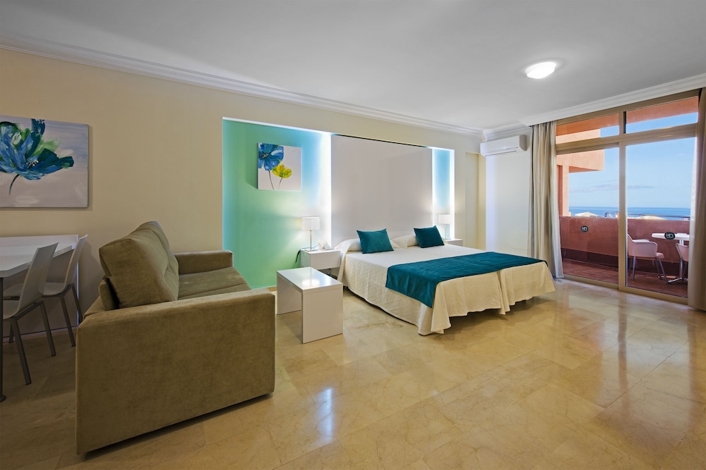 Kn Aparthotel Panoramica Heights — Hotel rooms in Costa Adeje, Canary Islands