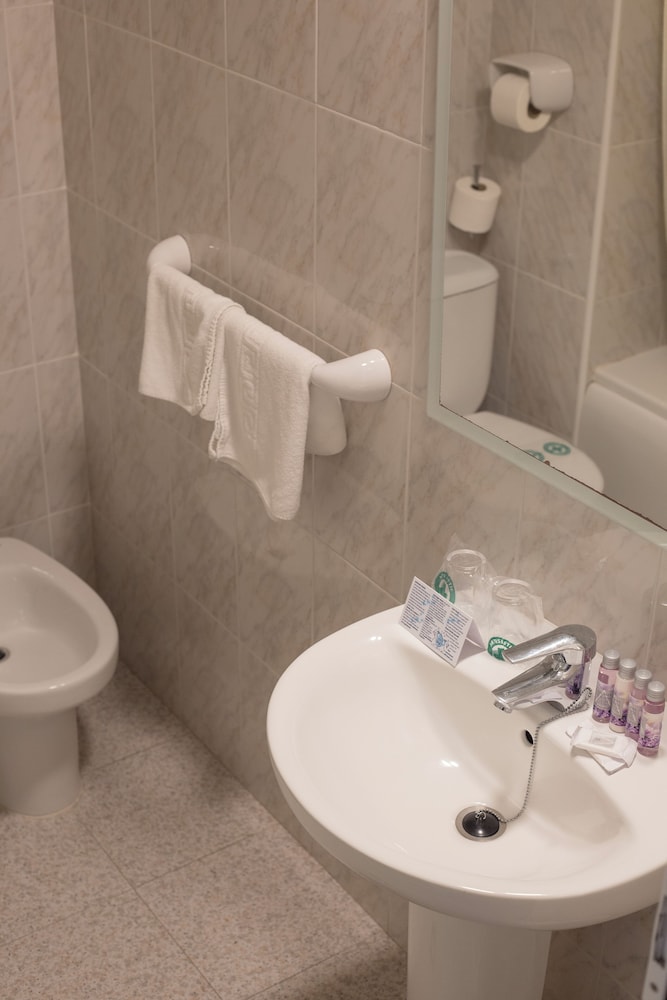 Cleopatra Spa Hotel — Hotel rooms in Lloret de Mar, Catalonia