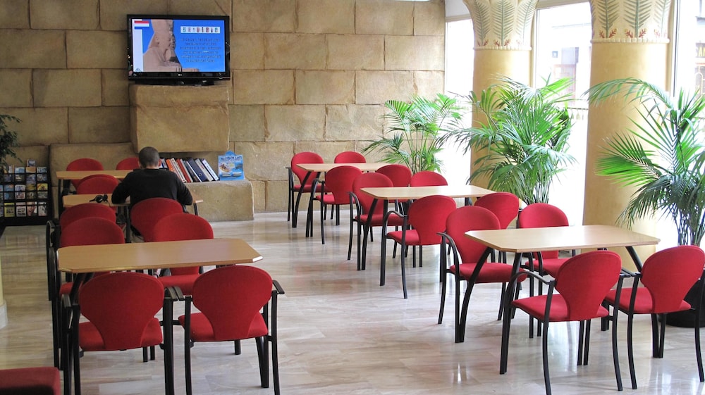 Cleopatra Spa Hotel — Restaurant & bars in Lloret de Mar, Catalonia