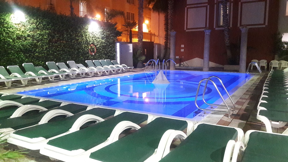 Cleopatra Spa Hotel — Swimming pool in Lloret de Mar, Catalonia
