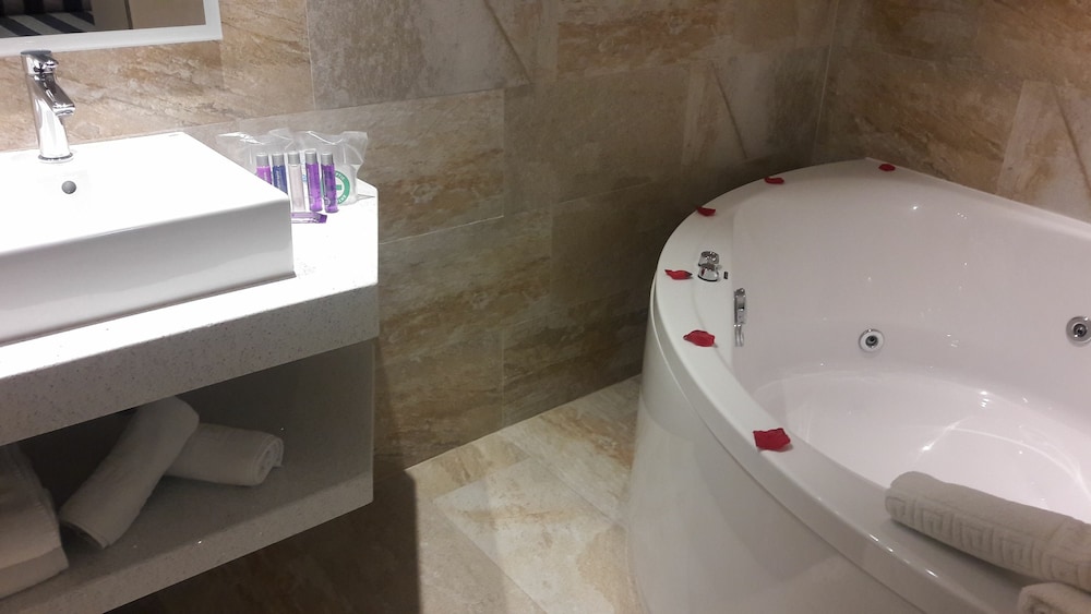 Cleopatra Spa Hotel — Hotel rooms in Lloret de Mar, Catalonia