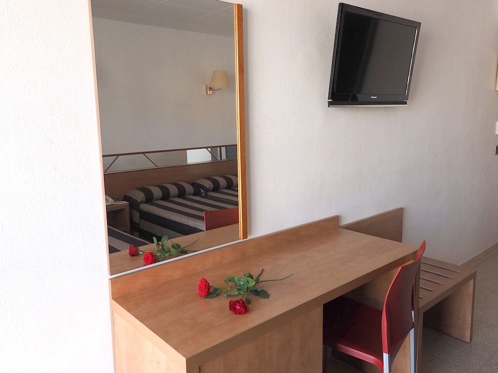 Cleopatra Spa Hotel — Hotel rooms in Lloret de Mar, Catalonia