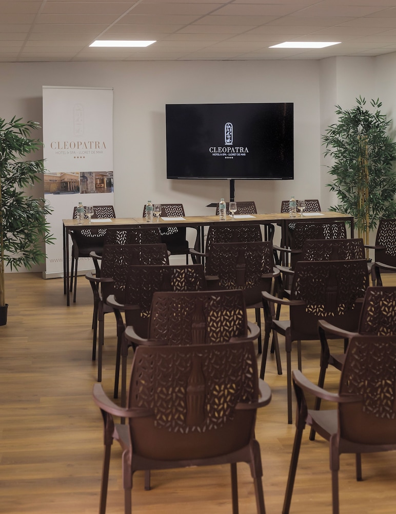 Cleopatra Spa Hotel — Restaurant & bars in Lloret de Mar, Catalonia