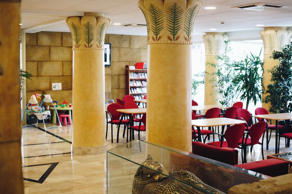 Cleopatra Spa Hotel — Restaurant & bars in Lloret de Mar, Catalonia