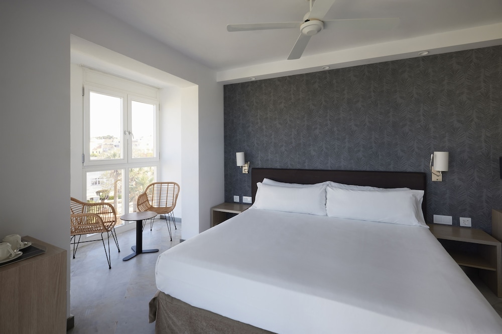 Catalonia Mirador des Port — Hotel rooms in Mahon, Balearic Islands