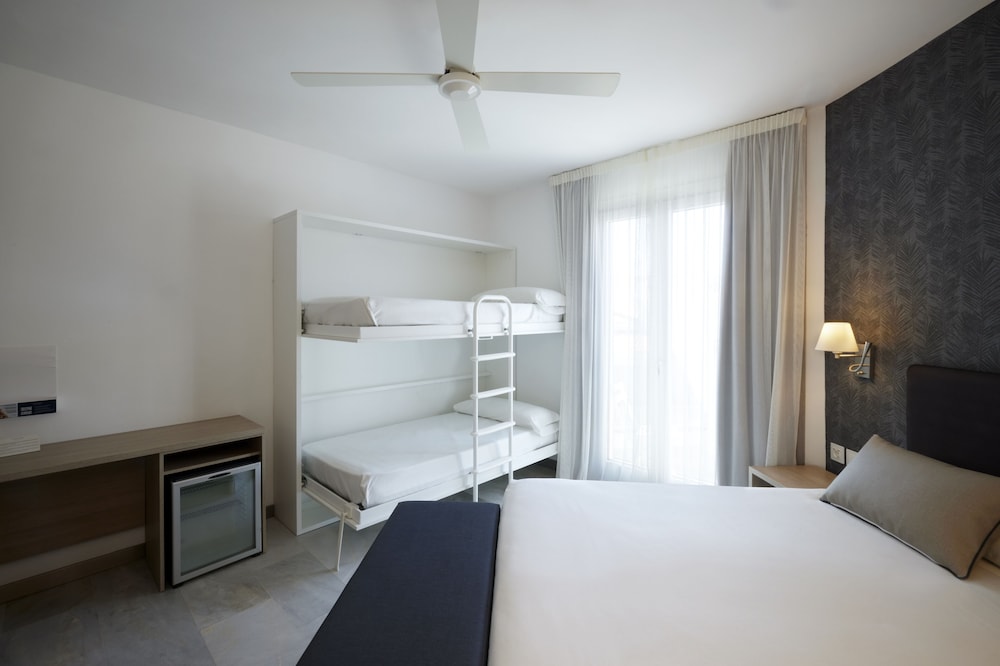 Catalonia Mirador des Port — Hotel rooms in Mahon, Balearic Islands