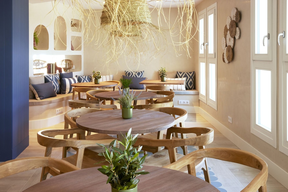Catalonia Mirador des Port — Restaurant & bars in Mahon, Balearic Islands
