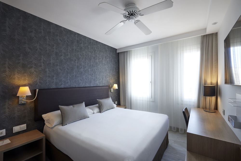 Catalonia Mirador des Port — Hotel rooms in Mahon, Balearic Islands