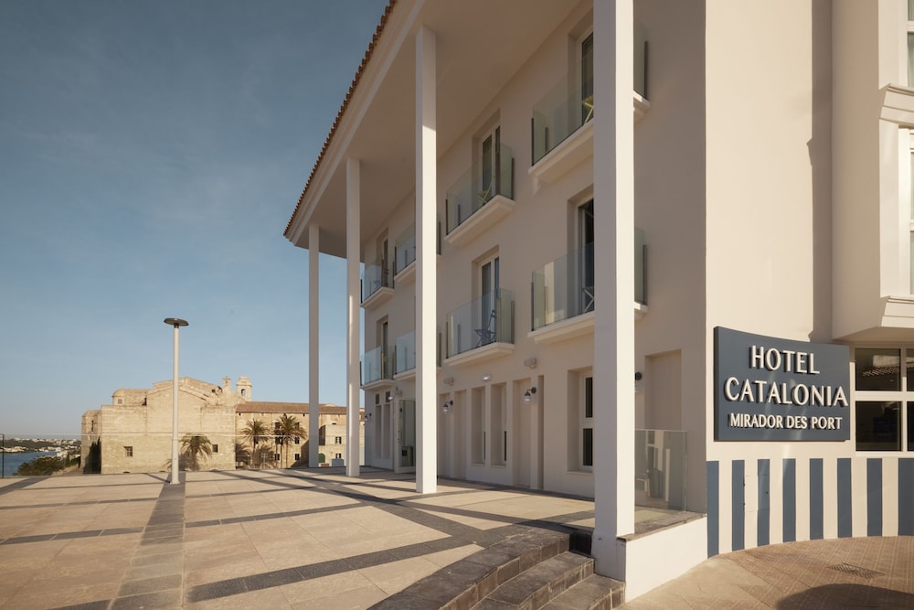 Catalonia Mirador des Port — Hotel building in Mahon, Balearic Islands